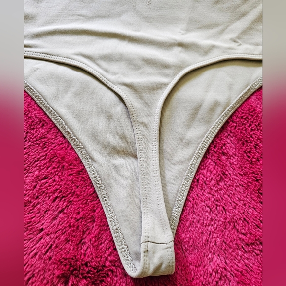 Babaton Contour Tank Bodysuit. Size L - Picture 8 of 13